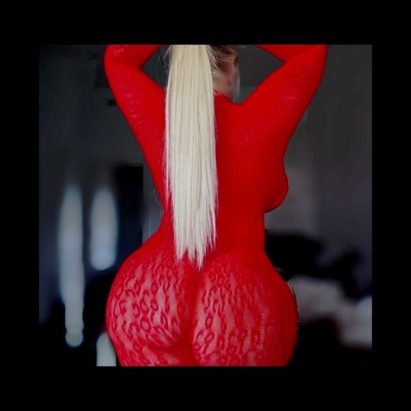 Exuberante rubia tu compañía perfecta para salir de tu rutina.