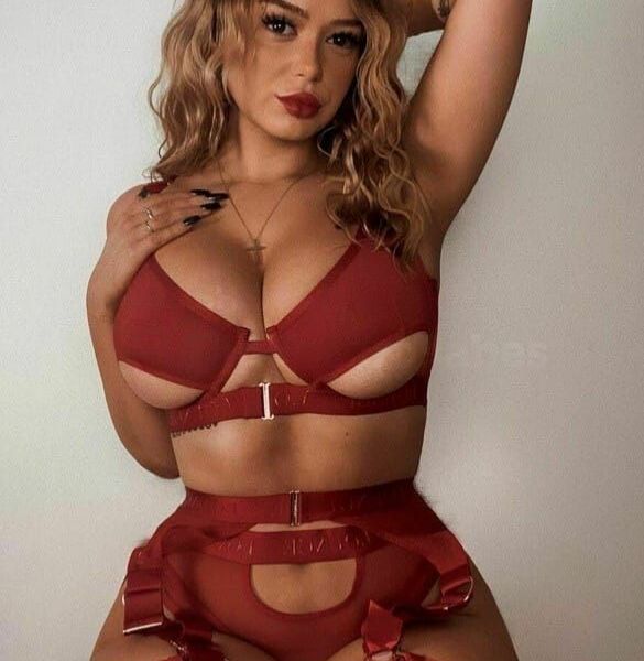 Hi !! 🧚🧚Thanks for visit my profile !! My name is Diana 💌and the best of me i think is my sweet personality , im good lover , partner and friend !!! 💋I tru to be a good person very servicial , i will do my best for make all your wishes come true , you can contact me by whatsapp in my schefule 9 am to 2 am i will answer fast for you can feel comfortable about our date !!! Im available for incall and outcall , my location is Riyadh , nice , safe and clean !! For more information about extra services or other request please write me !! Im sure you will loved every minute together because i will give you a unforgettable time and you will want more and more my love