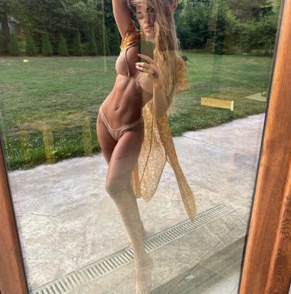 Hello dear gentleman!   I like to give all my kindness and passion to a nice, decent and well groomed gentleman. I am also very discreet and trustworthy,I leave in a luxury 1 bedroom apartment where you will be treated like a king. I provide relaxing massages and GFE service. I am a Fabulous lady with beautiful hair and calming eyes. Your satisfaction is my number one priority. I take appointments for in-call and out-call but I choose very carefully as I don’t take more then 1 appointment per day so I can be 100% focused on you . I am an attractive girl with sexy body .I dress conservatively in