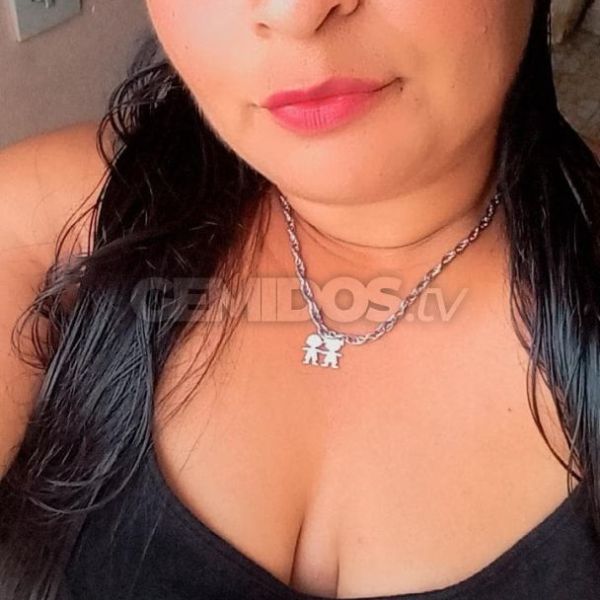 Hola amor soy marisa . Santiagueñita recien llegada . Super puta y discreta con ganas de pasarla . Genial . Si servicio es onda novios amantes bucal con o sin globito . Vaginal . Gordita calentona