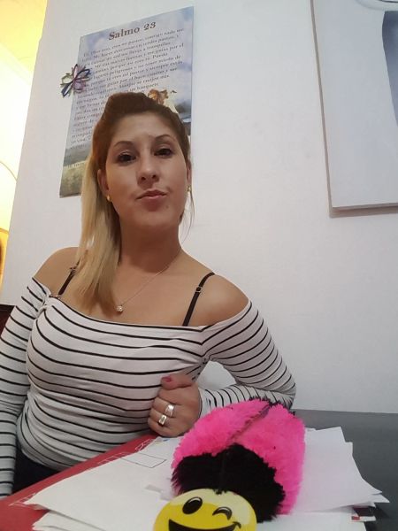 Hola cómo estás? 🌺❤Estoy brindando es un servicio de masajes💆🏾💫 relajantes ,descontracturantes y sensitivos ...🙏🏿☺
Cuento con servicio de ducha💦 y ambiente climatizado .
Mis horarios son de 11 a 20hs de lunes a sábados 
Me encuentro ubicada en la zona de Flores alberdi y la fuente