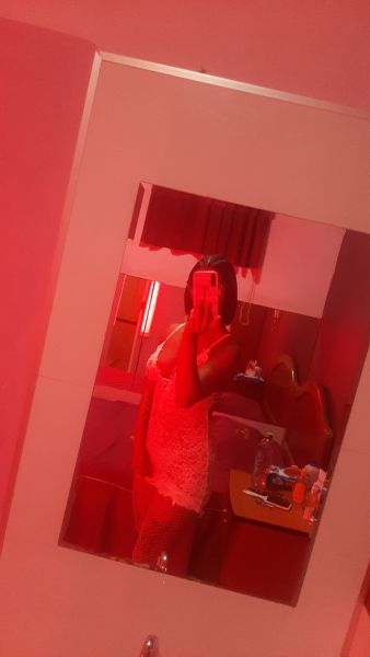 Hola mis amores como estas las cuento que soy colombiana estoy aquí para cumplir  con hacerlos pasar un rato agradable y bonito y cumplirles algunas fantasías que tengas mis amores..
Atención full time